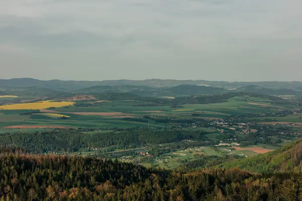 捷克共和国北部和波兰南部山区边界景观 图库照片