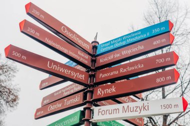 Wroclaw, Polonya 'da turistleri çeşitli yerlere yönlendiren bir şehir navigasyon noktası..