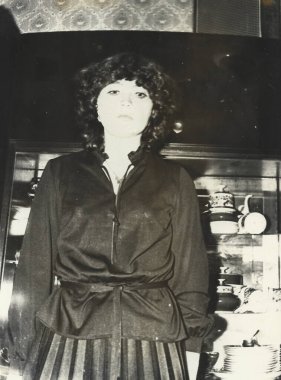 Kutlamada siyah elbiseli şık genç kadın, Odessa SSCB