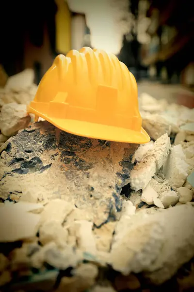 Gelber Helm Arbeitsplatz — Stockfoto