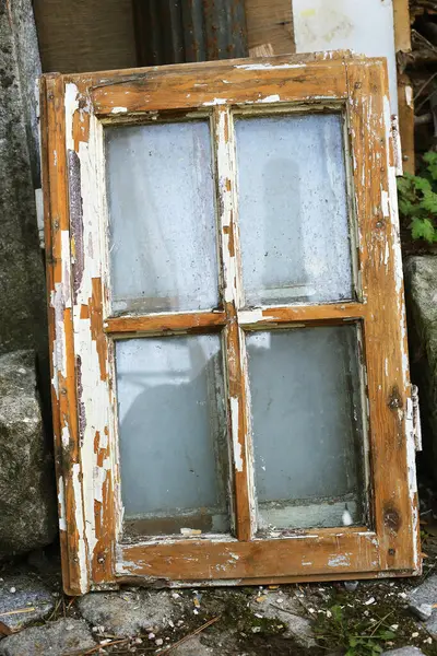 Eski Ahşap Çerçeve Penceresi Kaldırıldı Telifsiz Stok Fotoğraflar