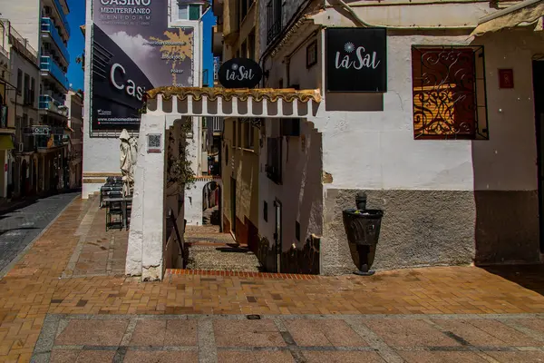 Hermosas Calles Estrechas Casco Antiguo Benidorm España Cálido Día Verano —  Fotos de Stock