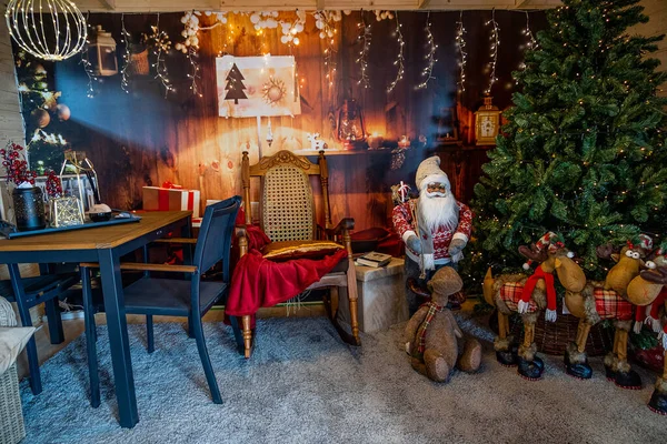 Красивий Різдвяний Будинок Санта Клауса Прикраса Оленями — стокове фото