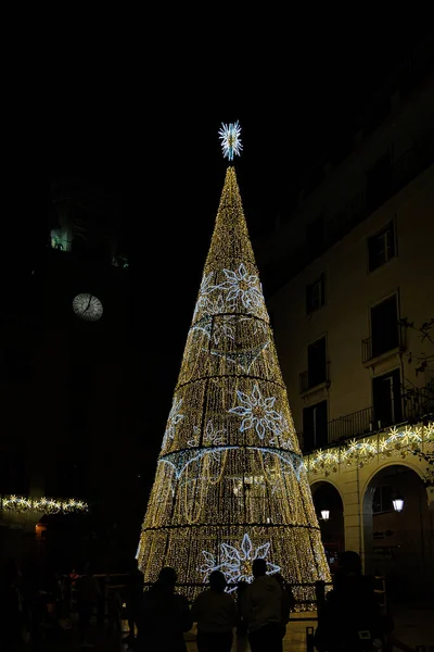 Krásný Zlatý Zářící Vánoční Stromeček Dekorace Černém Pozadí Alicante Španělsko — Stock fotografie