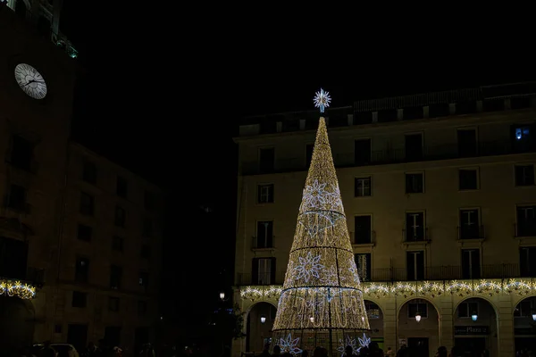 Bela Decoração Árvore Natal Dourada Brilhante Fundo Preto Alicante Espanha — Fotografia de Stock