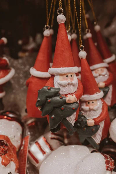 Schöne Christbaumkugel Weihnachtsdekoration Weihnachtsmann Hintergrund Nahaufnahme — Stockfoto