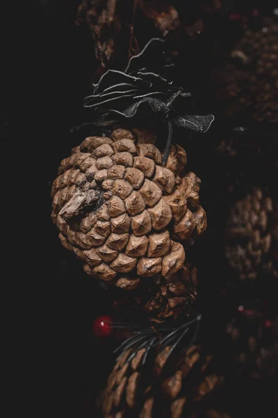 Vackra Jul Dekorationer Bruna Kottar Beige Bakgrund Närbild — Stockfoto