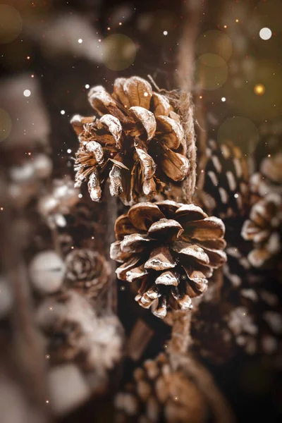 Vackra Jul Dekorationer Bruna Kottar Beige Bakgrund Närbild — Stockfoto