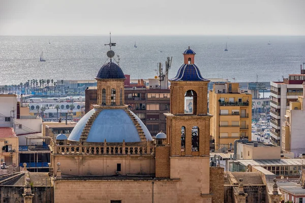 Alicante Şehrinin Güzel Manzarası Şehrin Gözünden Limandan Güneşli Bir Günde - Stok İmaj
