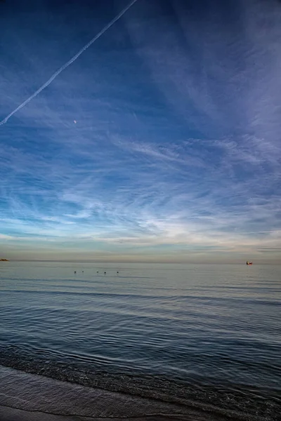 Güzel Sakin Deniz Mavisi Minimalizm Manzarası — Stok fotoğraf