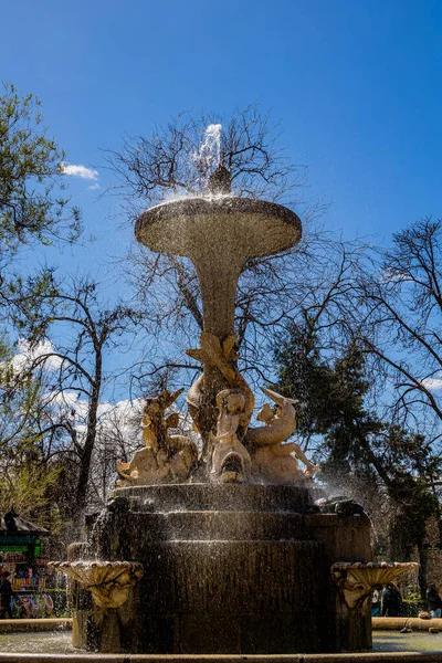 Gran Fuente Parque Del Retiro Madrid Día Primavera —  Fotos de Stock