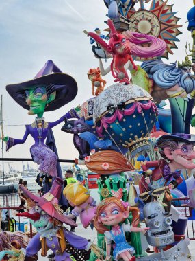 Harika renkli tatil dekorasyonları hogueras alicante haziran, sant joan, Uluslararası Turizm Festivali
