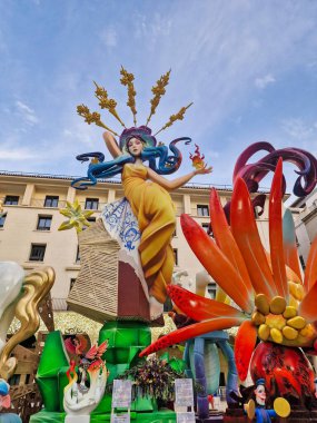 Harika renkli tatil dekorasyonları hogueras alicante haziran, sant joan, Uluslararası Turizm Festivali