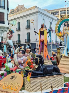 Harika renkli tatil dekorasyonları hogueras alicante haziran, sant joan, Uluslararası Turizm Festivali