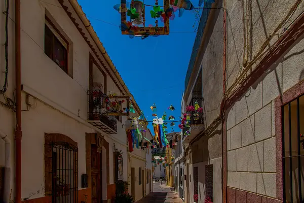Hermosas Calles Estrechas Del Casco Antiguo Calpe España Día Vacaciones —  Fotos de Stock