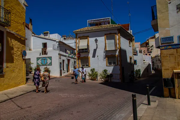 Hermosas Calles Estrechas Del Casco Antiguo Calpe España Día Vacaciones — Foto de Stock