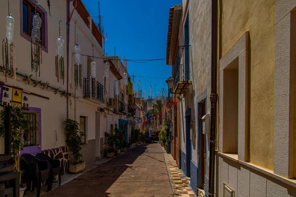 Hermosas Calles Estrechas Del Casco Antiguo Calpe España Día Vacaciones —  Fotos de Stock