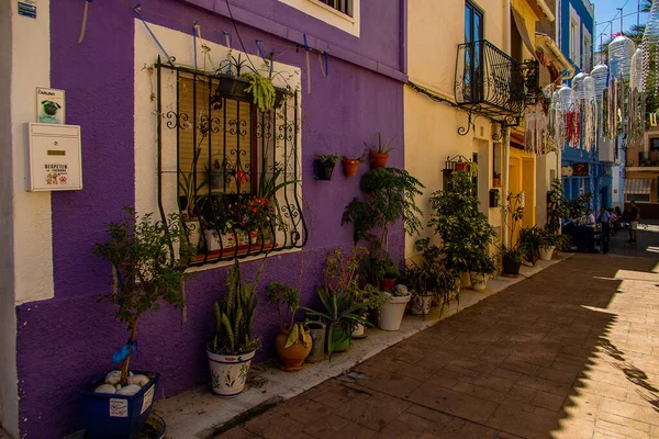 Hermosas Calles Estrechas Del Casco Antiguo Calpe España Día Vacaciones — Foto de Stock