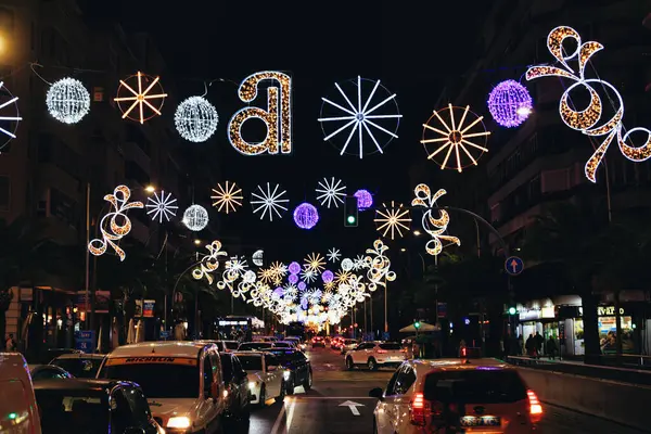 Színes Karácsonyi Díszek Alicante Spanyolország Utcáin Éjszaka Stock Fotó
