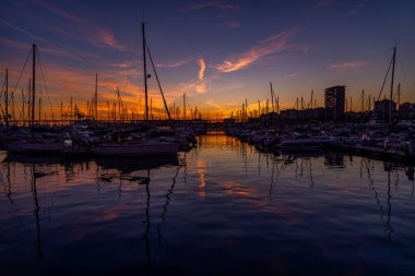 Alicante 'de deniz kenarında güzel bir gün batımı