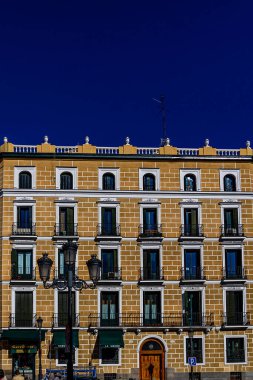 Madrid İspanya 'nın merkezindeki güzel tarihi binalar.