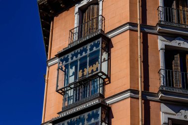 Madrid İspanya 'nın merkezindeki güzel tarihi binalar.