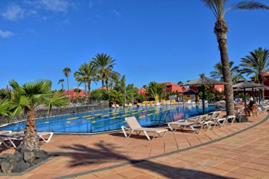 Tatil köyünde güzel bir yüzme havuzu