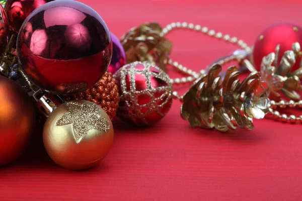 Close Christmas Glow Glitter Decoratie Ballen Rode Kopieerruimte Horizontale Achtergrond — Stockfoto