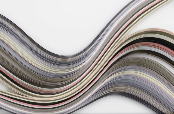 白い背景に抽象的な色波帯紙 — ストック写真