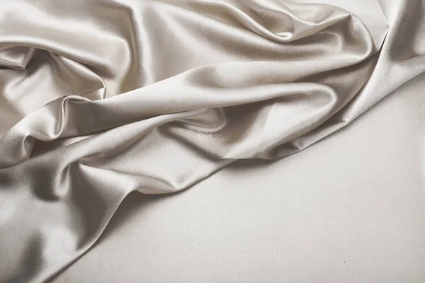 米色的灰色珍珠波丝绸面料 摘要纹理水平复制空间背景 — 图库照片