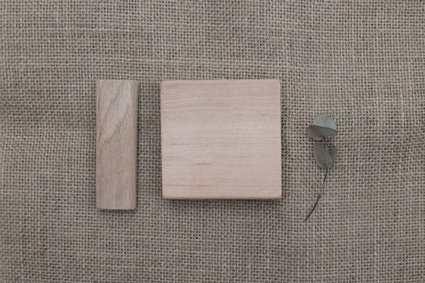 Pusta Deska Drewniana Pusta Liść Płótnie Teksturowanym Minimalizm Styl Tła — Zdjęcie stockowe
