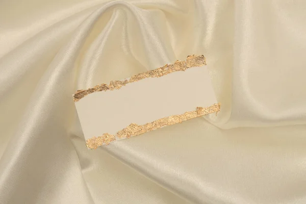 Złoty Brokat Pusty Płótno Papierowa Rama Beżowym Jedwabnym Tle Tkaniny — Zdjęcie stockowe