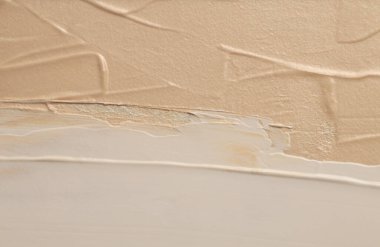 Sanat yağı ve akrilik lekeli fırça darbesi boyama duvarı. Soyut doku bej, beyaz renk lekesi yatay kopya alanı tuval arkaplanı.