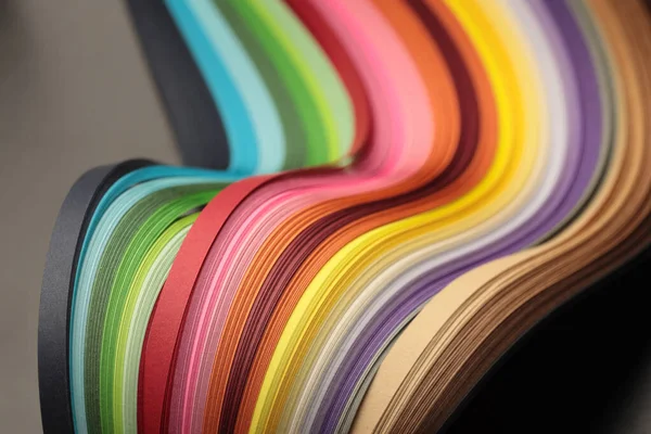 Soft Art Color Streifen Farbverlauf Wellkornpapier Auf Schwarz Hintergrund Der — Stockfoto