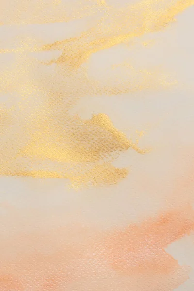 Islak Kağıt Dokusu Üzerinde Bej Altın Renkli Suluboya Duman Lekesi — Stok fotoğraf