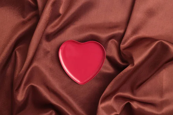 Corazón Rojo Vacío Marco Podiun Abstracto Marrón Perla Onda Seda —  Fotos de Stock