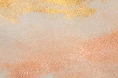 Bej, altın parıltısı ıslak suluboya kağıt dokusu arka plan.