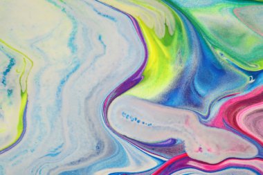 Sanat soyut akışı akrilik, mürekkep, suluboya bej ve neon rengi dök. Dalga lekesi arkaplanı. Mermer desenli tahıl boyama duvarı.