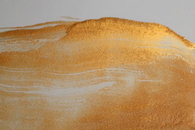 Resim lekesi, duvar boyası. Soyut desen bej, altın rengi parıltı lekesi fırça darbesi rahatlama tahıl dokusu arka plan