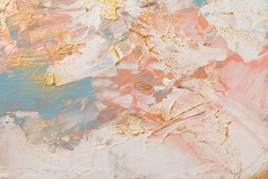 Sanatsal el çizimi soyut akrilik, yağ lekesi boyama duvarı. Bej ve altın parıltılı tuval fırça darbesi dokusu arka plan.