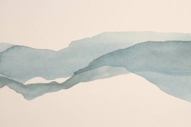 Mürekkep, suluboya, dökülen akış lekesi, boya çizgileri. Islak bej üzerine mavi gri dalga manzarası, kağıt desen arka plan.