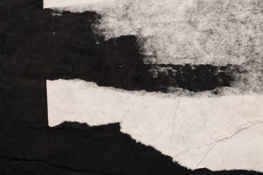 Yırtık, yırtık kağıt parçaları çatlak kolajı sallıyor. Siyah ve beyaz grunge kopyalama alanı doku arkaplanı.