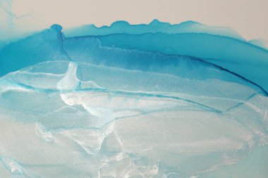 Parlak duman dokusu alkol mürekkebi, suluboya boya boya boya lekesi. Soyut gümüş, mavi metalik leke tahılı, arka plan.