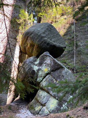 Çekoslovakya Cumhuriyeti 'nin güzel doğal kayası.
