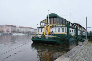 Tekne, Prag 'ın eski kasabasındaki nehirdir.