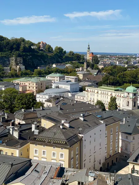 Salzburg 'un eski şehir manzarası yukarıdan.