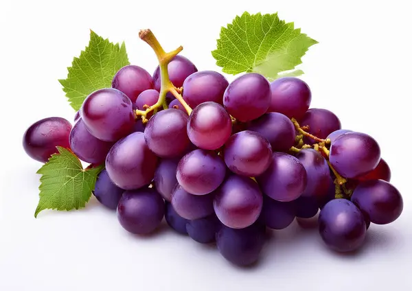 Beyaz arkaplanda üzümler