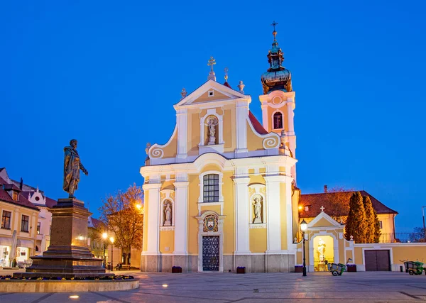 Gyor Ciudad Hungría Iglesia Barroca Carmelita Por Noche — Foto de Stock