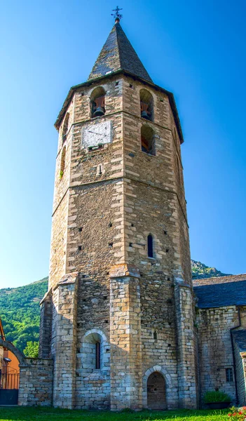 Salardu Daki Romen Kilisesi Val Aran Spanya Kule Manzaralı — Stok fotoğraf