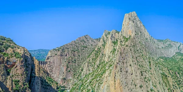 スペインのエスケールダムピレネー山脈に建てられ 水力発電 — ストック写真